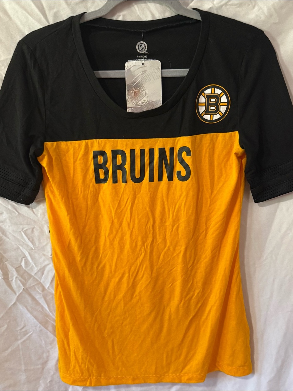 NHL Women’s Boston Bruins Black and Yellow Short Sleeve Fan Tee NWT